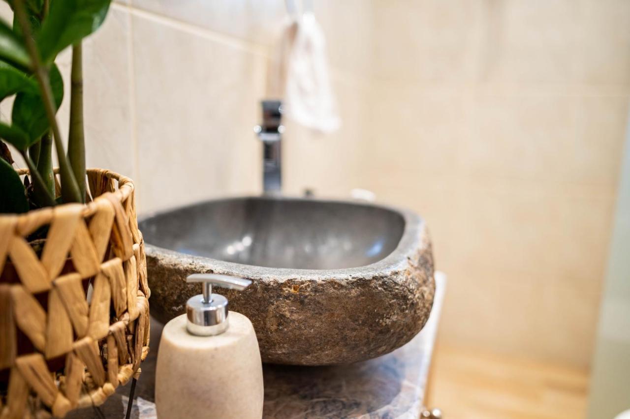 Kosnian City Suites B Екстериор снимка