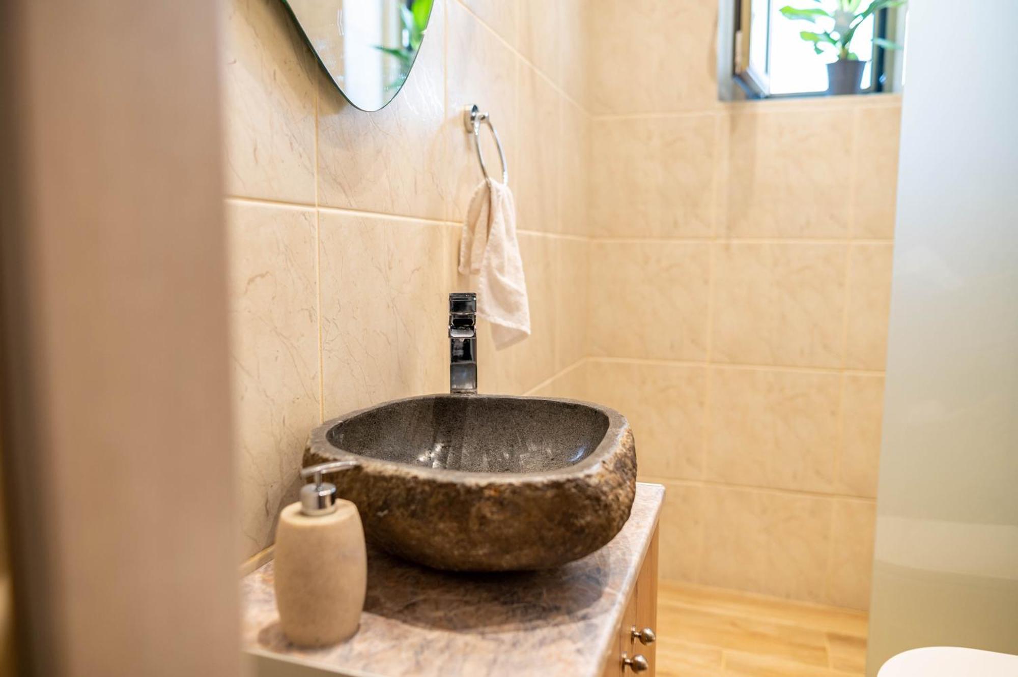 Kosnian City Suites B Екстериор снимка